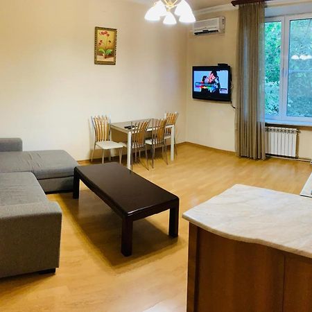 City Center Apartment On Sayat Nova Street Ereván Exterior foto