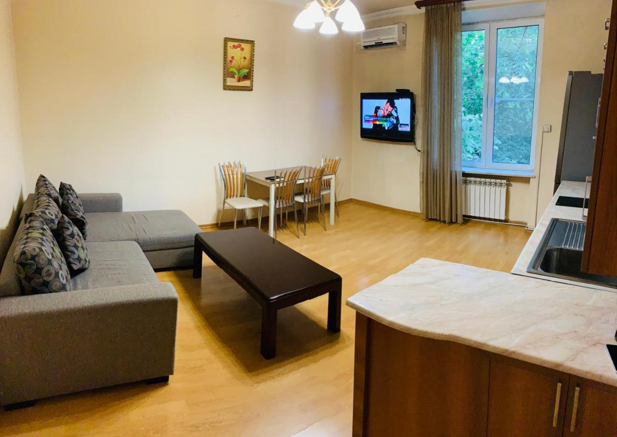City Center Apartment On Sayat Nova Street Ereván Exterior foto