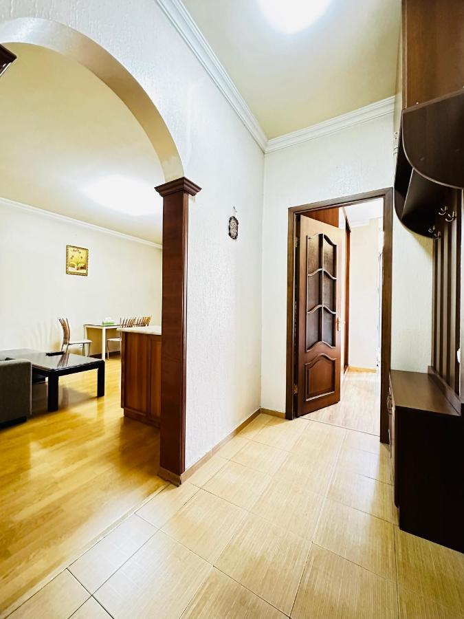City Center Apartment On Sayat Nova Street Ereván Exterior foto
