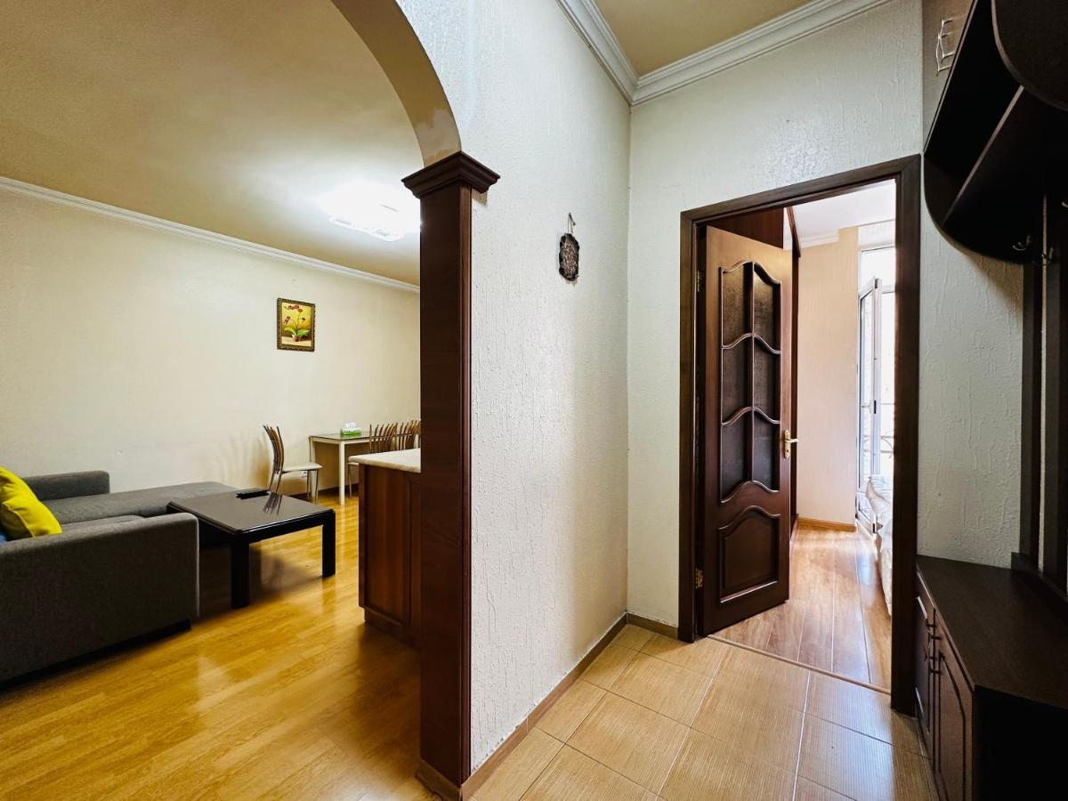 City Center Apartment On Sayat Nova Street Ereván Exterior foto